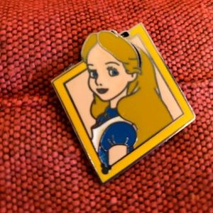 Disney Alice in Wonderland pin